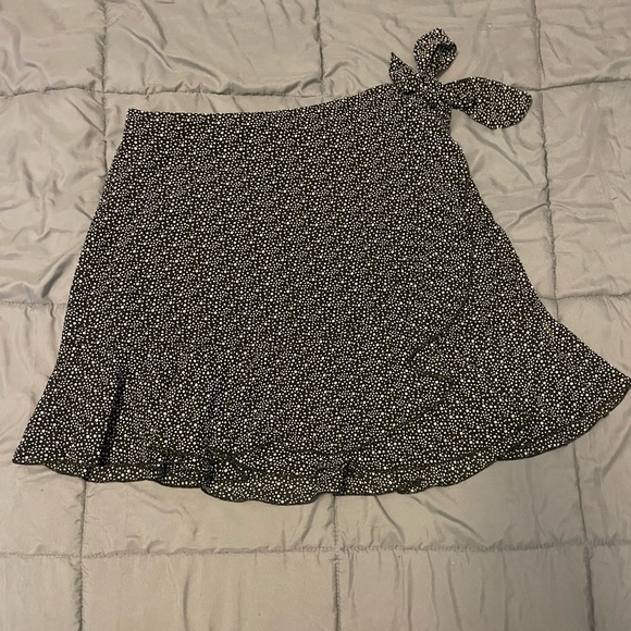 Forever 21 wrap skirt, Black w/white polka dot sheer w/ruffle bottom women Large - Picture 1 of 11